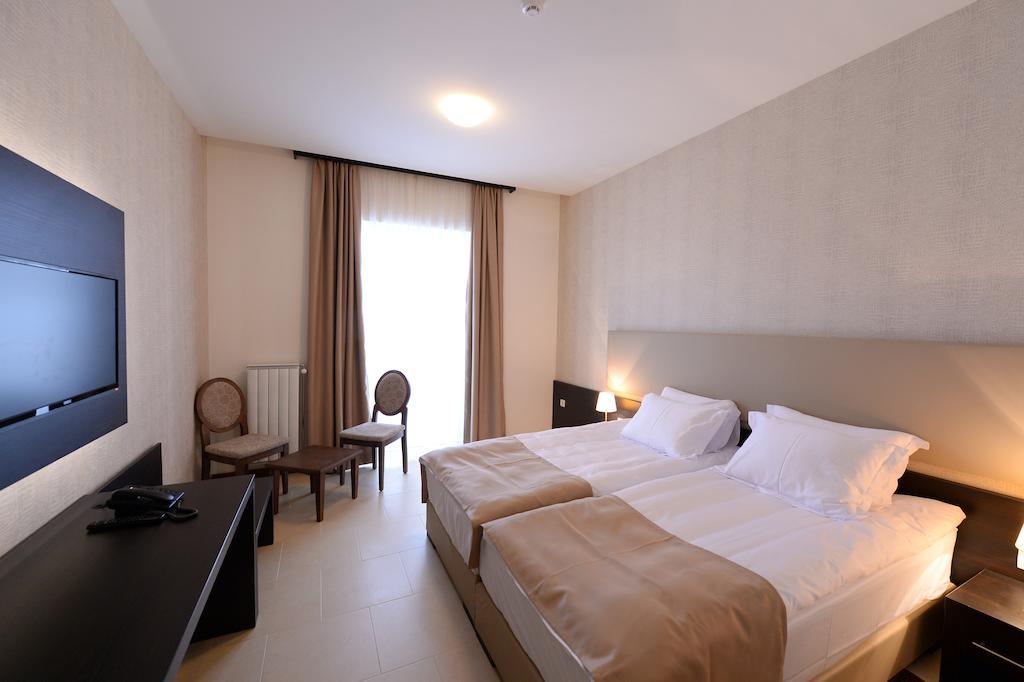 Hotel Majdan Belgrado Exterior foto